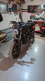 XSR 700
