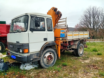 Autocarro fiat iveco 135-17 con gru effer