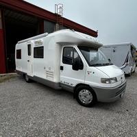 Laika kreos 3010 con porta moto e letto basso