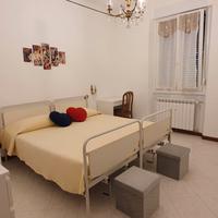 Letto per degenza a due manovelle
