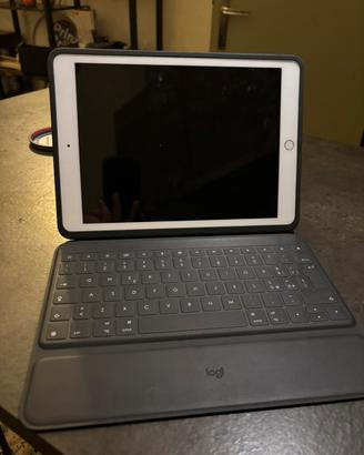 Ipad 8ª gen WI-FI con tastiera logitech e pencil