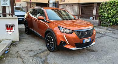 PEUGEOT 2008 1.2 BENZ-RETROC-NAVI