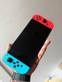 Nintendo switch Oled + due giochi
