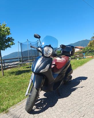 Piaggio Beverly 350 Sport Touring accessoriato 