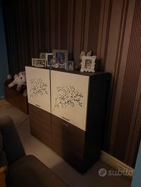 Cucina completa, tavolo con sedie , letti alla fra