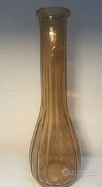 Vaso in vetro ambrato a soliflore con nervature