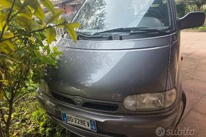 Nissan Serena storica