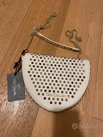 Borsa tracolla bianca con borchie