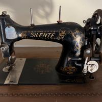 Macchina da cucire antica SILENTE a pedale