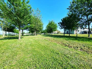 Casa indipendente con ampio giardino