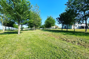 Casa indipendente con ampio giardino