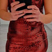 vestito aderente con paillettes