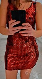 vestito aderente con paillettes