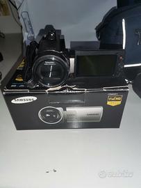 Cinepresa digitale e macchina fotografica digitale