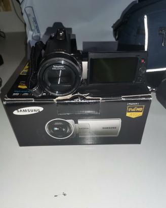 Cinepresa digitale e macchina fotografica digitale