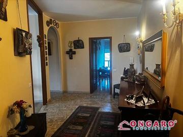 Appartamento di 100 m² con più di 5 locali a Coppa