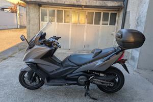 Kymco ak550