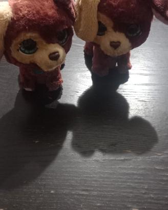 cane pelusche abbaia e fa le puzzole