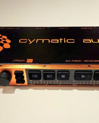 Cymatic Audio uTrack 24 +2 fruste Cymatic DB25-XLR