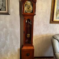 Orologio a pendolo a colonna