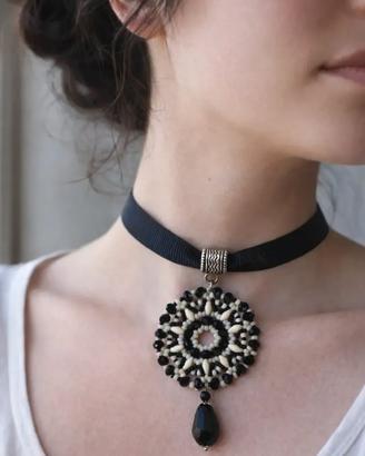 Collana choker mandala Nero e Avorio con perline