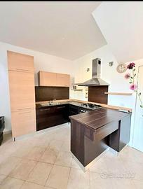 CUCINA CON PENISOLA TRASPORTO GRATIS SU ROMA OGGI