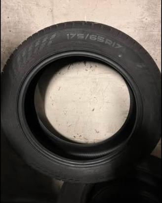 4 gomme NOKIAN TYRES SNOWPROOF 175/65R17 Aygo