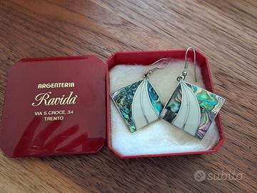 Orecchini pendenti madreperla