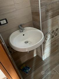 Lavandino,bagno,vasca e bidet