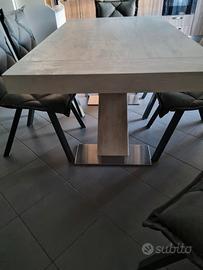 Tavolo in legno massello e 6 sedie