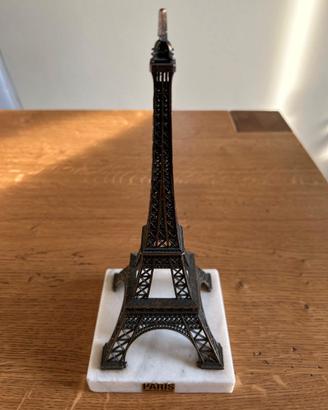 Statuina Torre Eiffel
