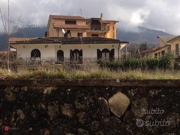 Casa singola con recinsione