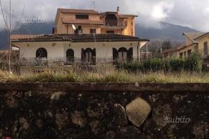 Casa singola con recinsione