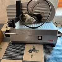 Affettatrice elettrica CAD