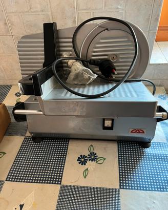 Affettatrice elettrica CAD