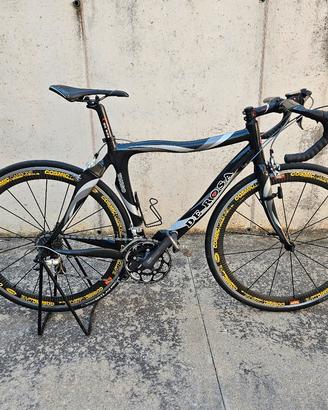 Bici corsa de rosa tango