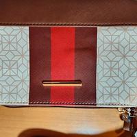 portafoglio e pochette