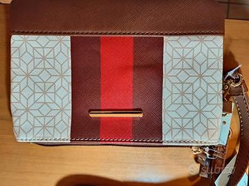 portafoglio e pochette