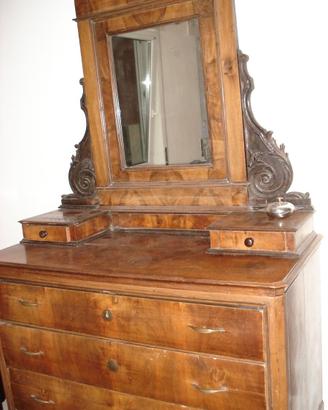 Cassettiera con specchio del 1900