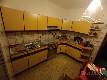 Cucina - mobile da sala - letto matrimoniale 