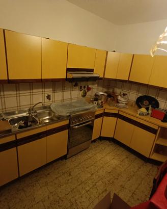 Cucina - mobile da sala - letto matrimoniale 