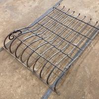 Grata antica in ferro battuto parapetto finestra