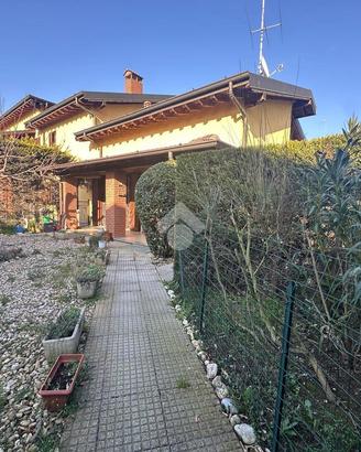 VILLA SINGOLA A BESATE