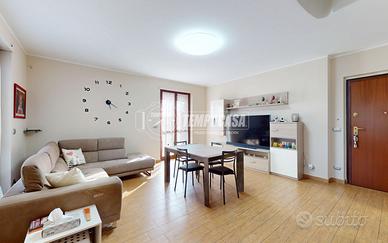 TRILOCALE CON TERRAZZO E DOPPI SERVIZI!