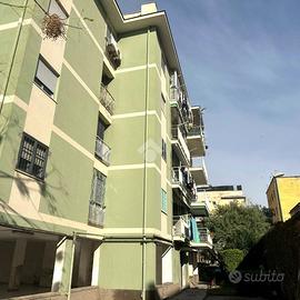 4 LOCALI A TORRE ANNUNZIATA