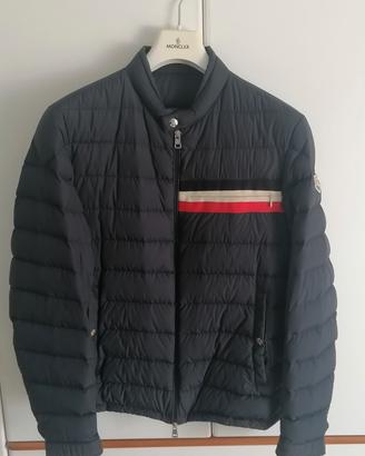 Piumino originale Moncler da uomo taglia 3.

