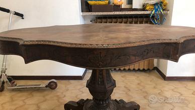 tavolo antico in legno con intarsi