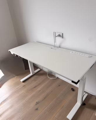 Scrivania IKEA MITTZON 140×60 elettrica