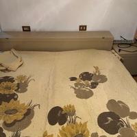 Letto con comodini