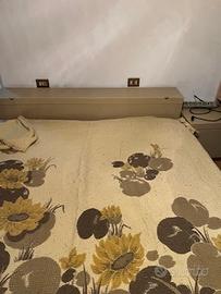 Letto con comodini